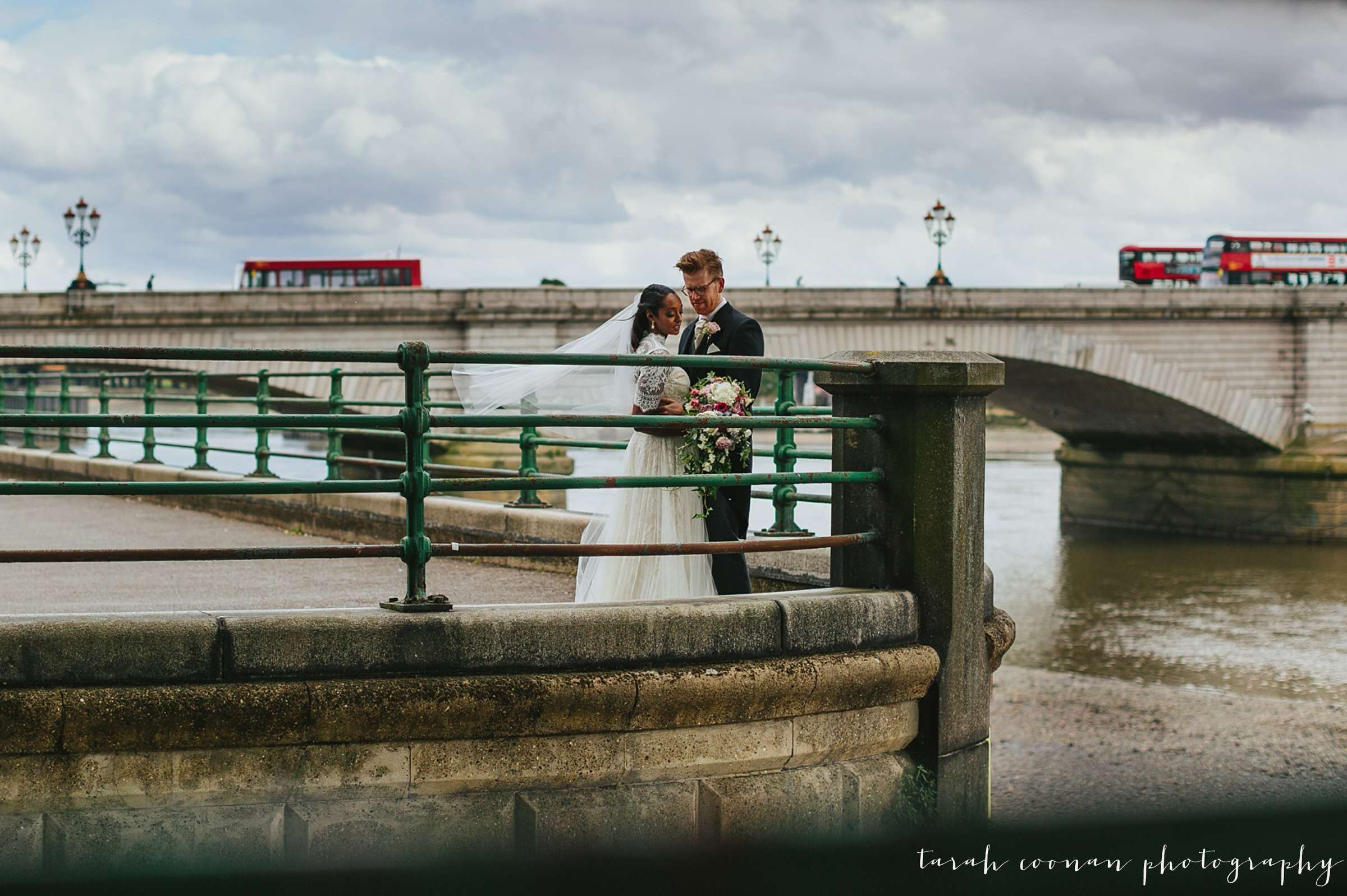 putney bridge wedding photo